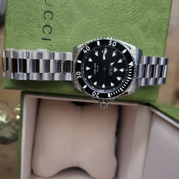 Authentic Gucci Dive Watch 42MM - Picture 4 of 6